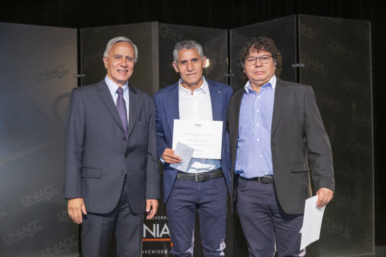 UNIACC premios 30